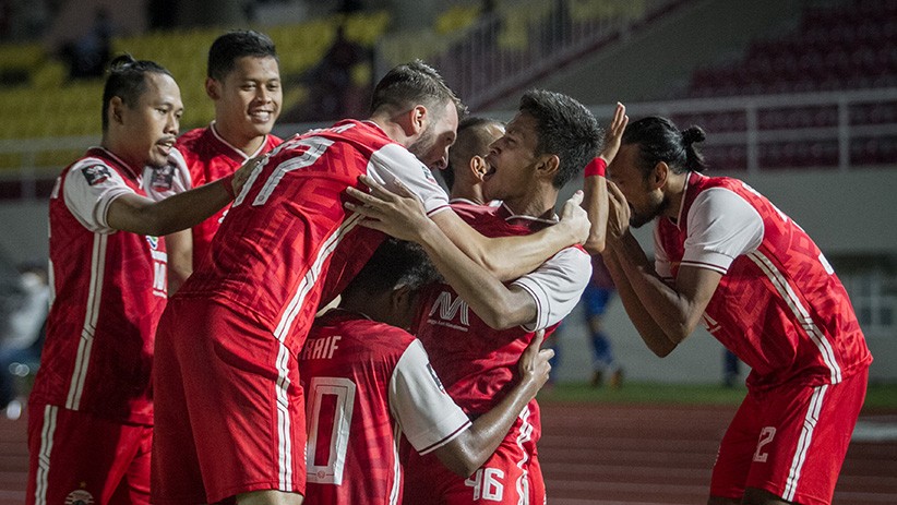 Euforia Pemain Persija Angkat Trofi Piala Menpora - Bagian 4