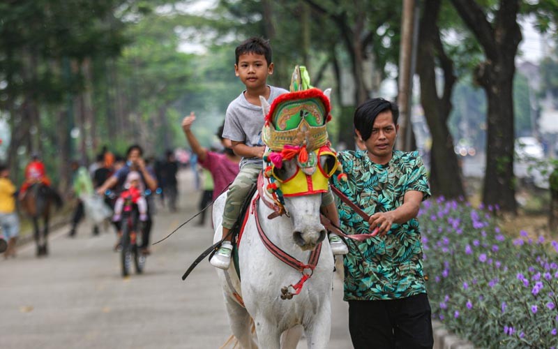 Wisata Murah Meriah, Naik Kuda di BKT Cukup Bayar Rp10.000 - Bagian 1
