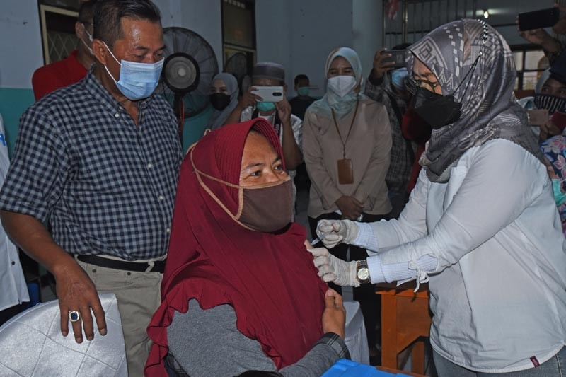 Ratusan Santri dan Pengurus Masjid Ikuti Vaksinasi COVID-19 di Serang - Bagian 3